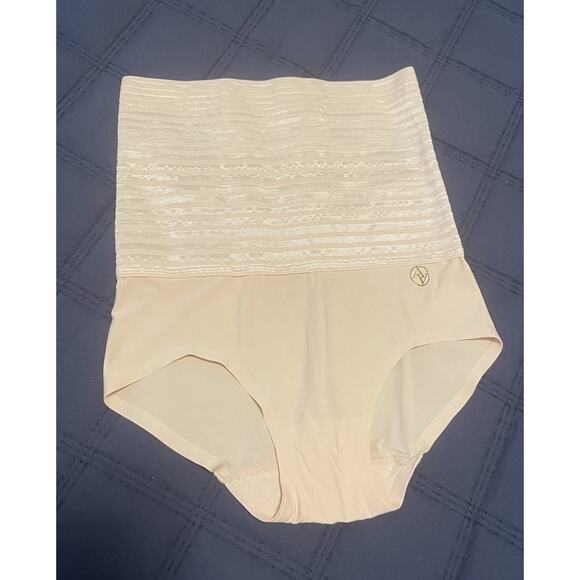 Adrienne Vittadini Other - NWOT Adrienne Vittadini Women’s Nude Shape Wear Size Medium Elastic Waist